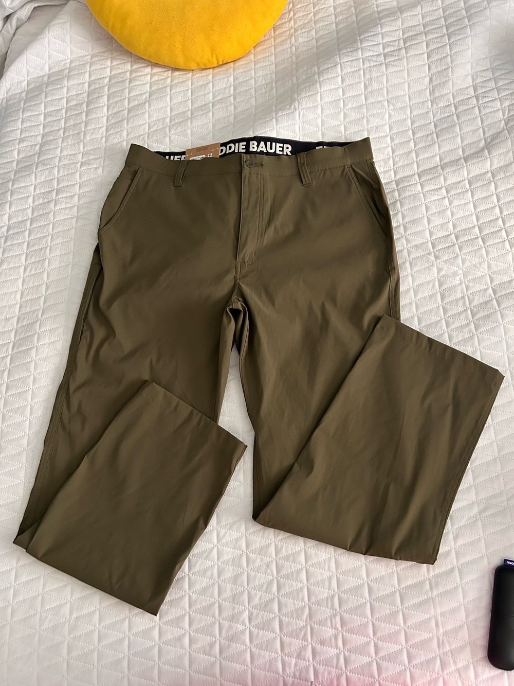 “Free shirt” Eddie Bauer Chino Tech Pants
